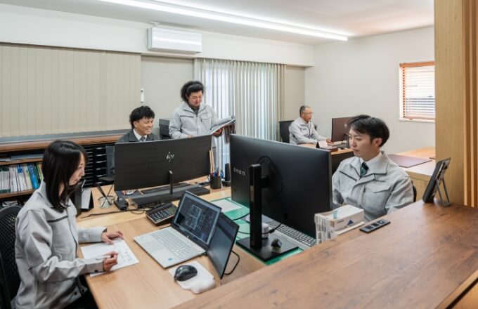 福南住建のオフィス内景